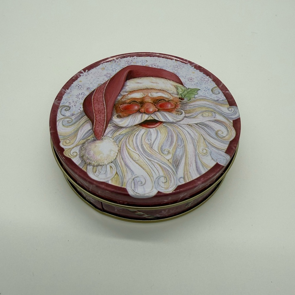 Vintage Christmas Tin Coaster Set of 4 Old Time Santa with Tin Box 3.5”